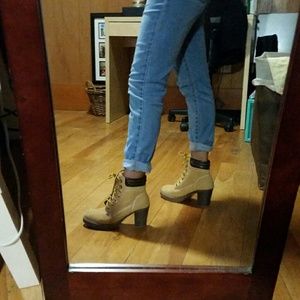 Women's Timberland style heeled boots